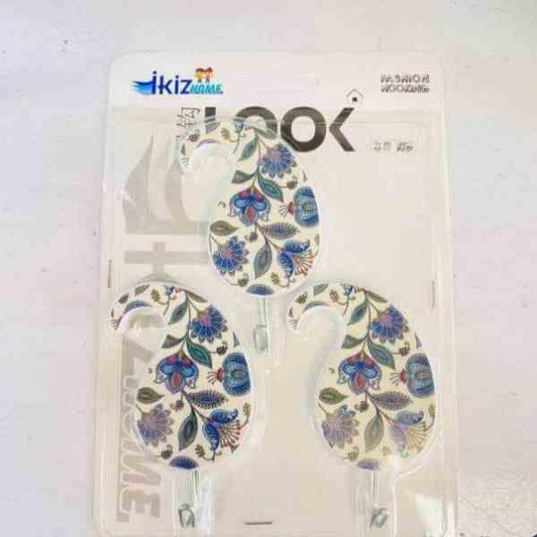 406-01.jpg آویز چسبی بسته 3 عددی طرح ترمه هوک